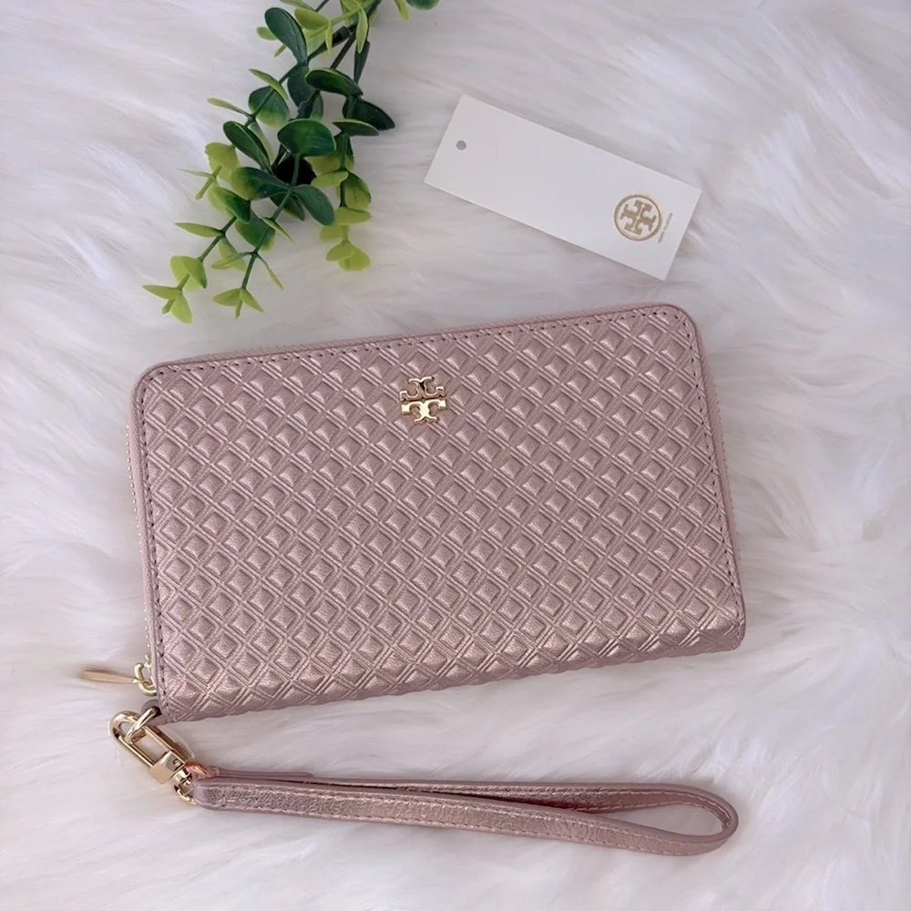 Tory Burch Metallic Rose Gold Quilted Wristlet‎